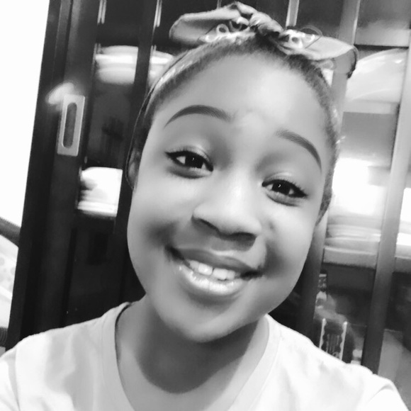 Meet your Posher, Danielle - Picture 1 of 1